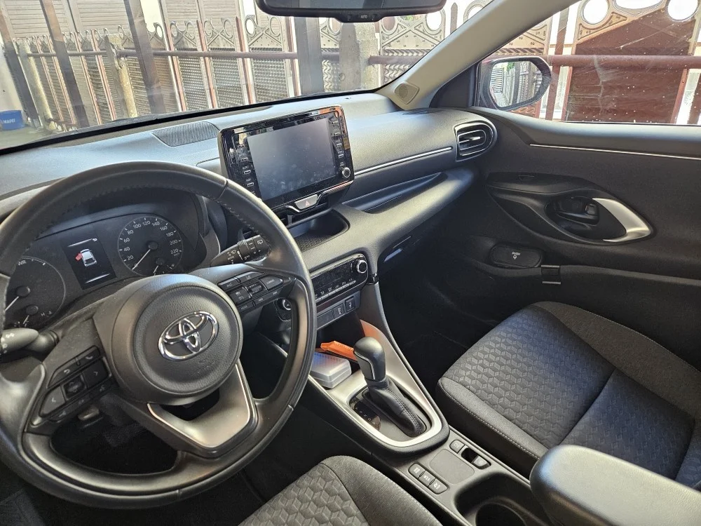 Toyota Yaris Hybrid 2023 /salon polska/ 13 tys.km jak nowa + gratis komplet kół zimowych