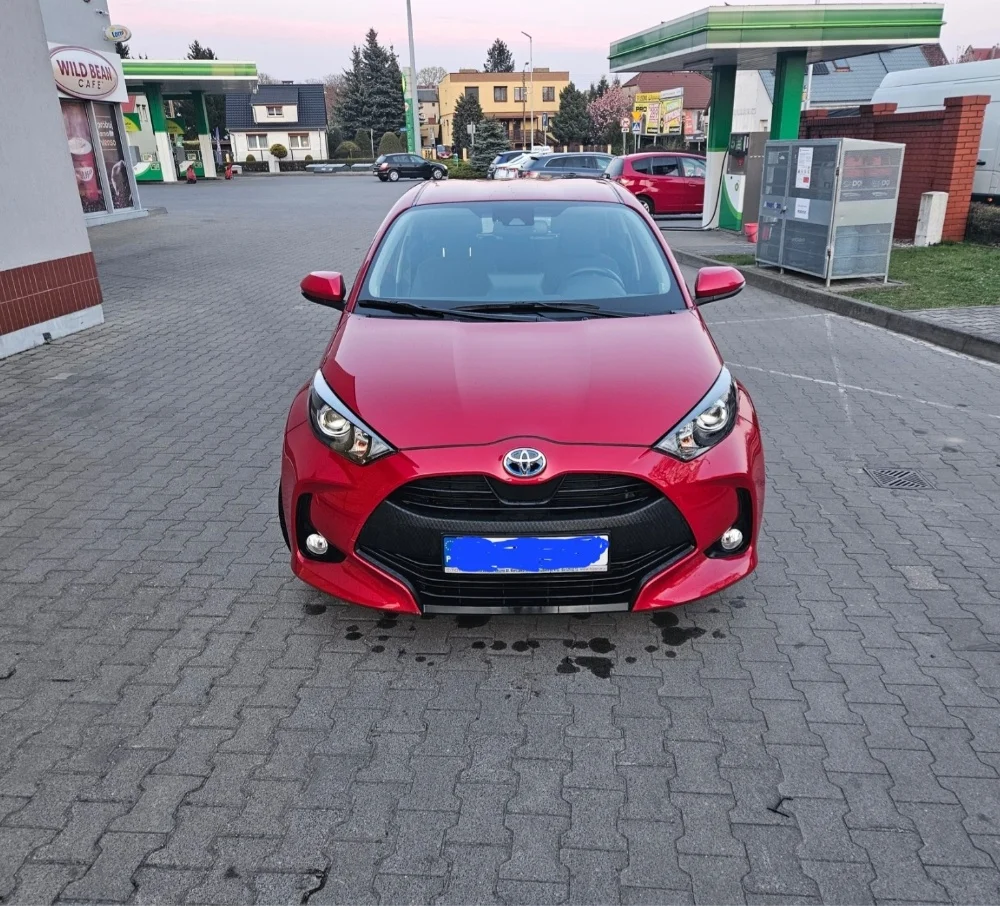 Toyota Yaris Hybrid 2023 /salon polska/ 13 tys.km jak nowa + gratis komplet kół zimowych