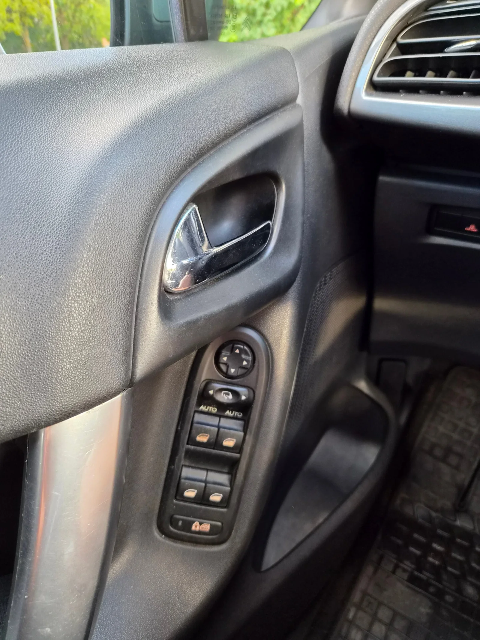 Sprzedam Citroen C3 II z 2012 r. bardzo oszczędne, miejskie auto o wysokim komforcie